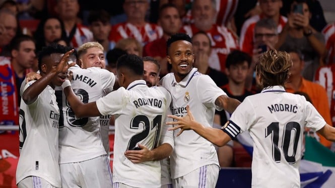 Pemain Real Madrid merayakan gol ke gawang Atletico Madrid