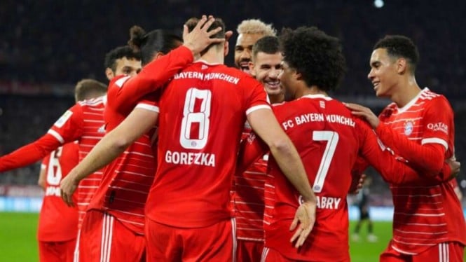 Para pemain Bayern Munich merayakan gol.