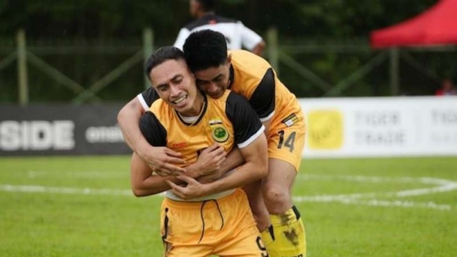 Pemain Timnas Brunei Darussalam rayakan gol.