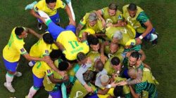 Pemain Timnas Brasil rayakan gol Richarlison