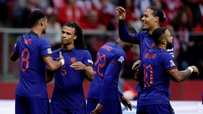 Para pemain Timnas Belanda merayakan gol.