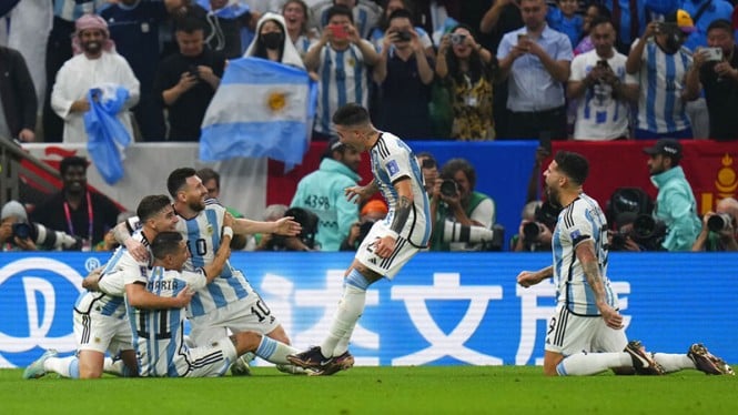 Selebrasi pemain Argentina usai bobol gawang Prancis di final Piala Dunia 2022