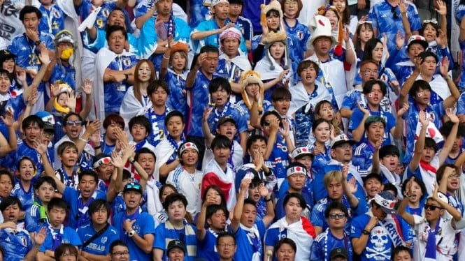 Aksi suporter Timnas Jepang di Piala Dunia 2022