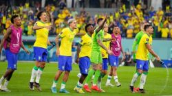 Para pemain Timnas Brasil merayakan kemenangan atas Korea Selatan.