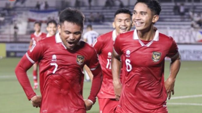 Pemain Timnas Indonesia rayakan gol Marselino Ferdinan ke gawang Filipina