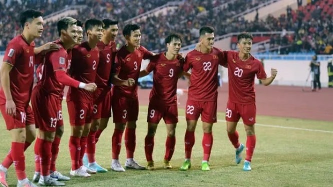 Para pemain Timnas Vietnam merayakan gol