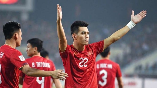Pemain Timnas Vietnam rayakan gol Nguyen Tien Linh