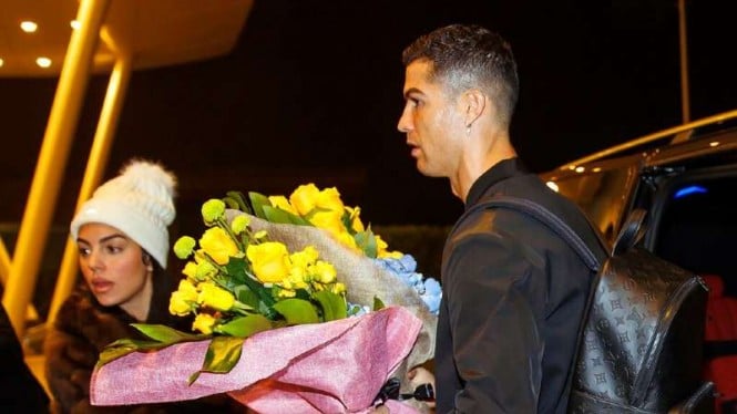 Cristiano Ronaldo tiba di Riyadh, Arab Saudi.