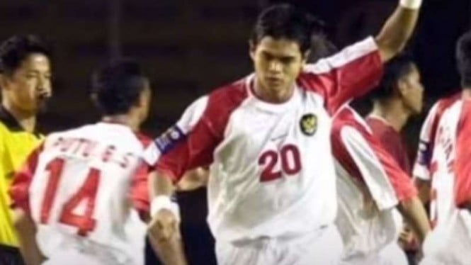 Striker Timnas Indonesia, Bambang Pamungkas di Piala Tiger 2002.