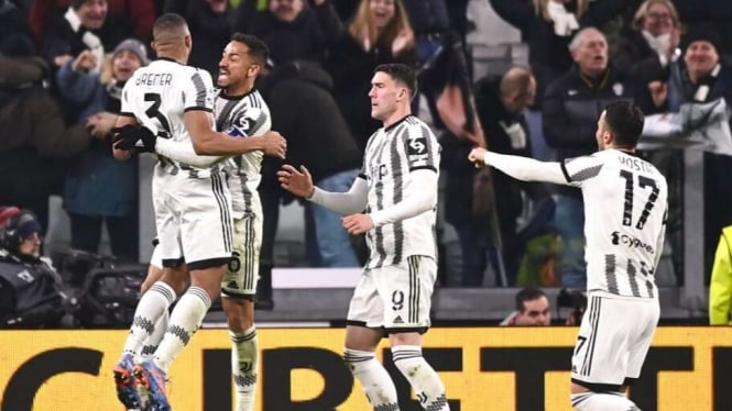 Pemain Juventus rayakan gol Gleison Bremer