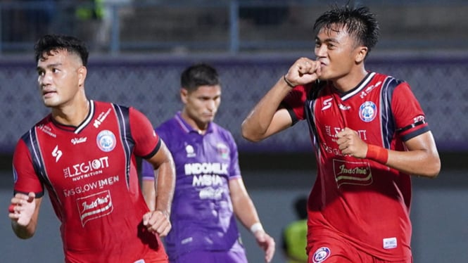 Pemain Arema FC rayakan gol kemenangan atas Persita Tanggerang