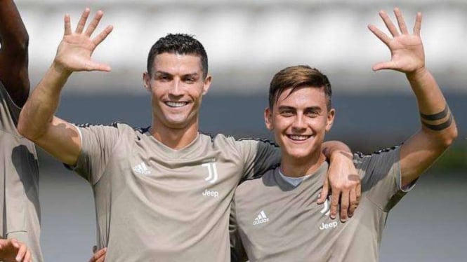 Dua bintang Juventus, Cristiano Ronaldo dan Paulo Dybala