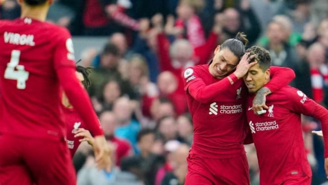 Pemain Liverpool rayakan gol Roberto Firmino