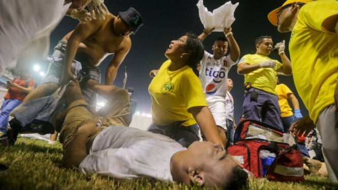 Kerusuhan maut penonton sepakbola di El Salvador