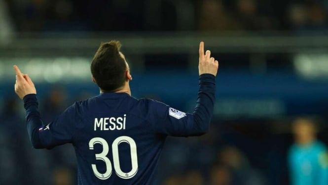 Pemain PSG Lionel Messi rayakan gol
