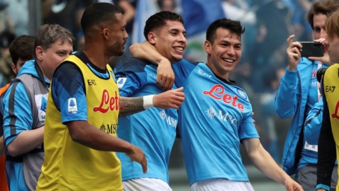 Hirving Lozano saat merayakan gol Napoli
