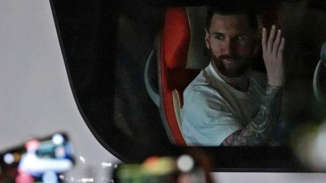 Lionel Messi sambut fans di China