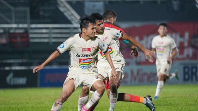 Pemain Persija Jakarta Witan Sulaeman saat menghadapi Borneo FC Samarinda