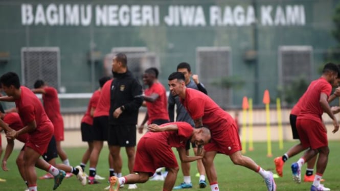 Pemain Timnas Indonesia menggelar latihan di Stadion PTIK