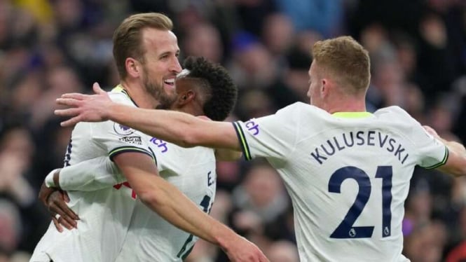 Pemain Tottenham Hotspur rayakan gol Harry Kane
